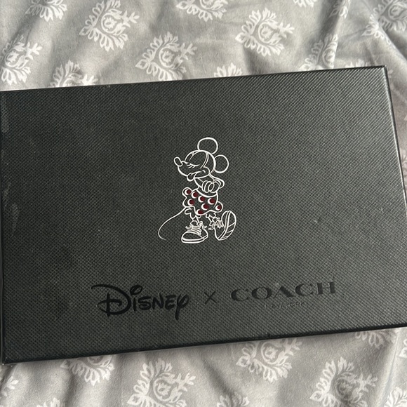 Disney x Coach Minnie Mouse Wristlet - Picture 8 of 9